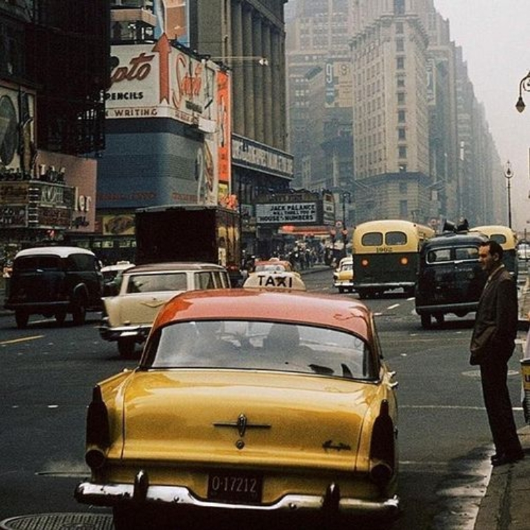 c3280fa9219b234523de5fafec04cd79--city-streets-vintage-cars.jpg